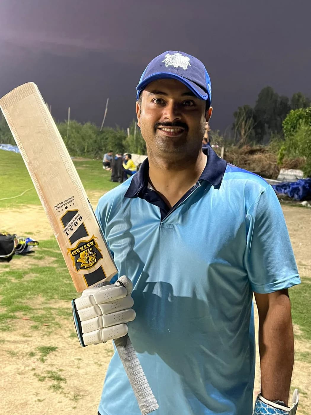 A player holding an Astaad bat at dusk